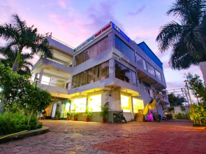 Fabhotel Sharma & Vishnu Garden