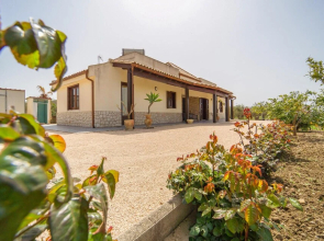Beautiful Home in Menfi With Wifi and 3 Bedrooms