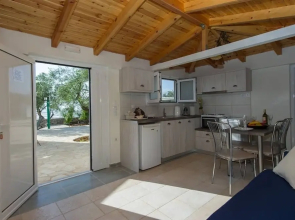 New Hope, studio with pool near the beach