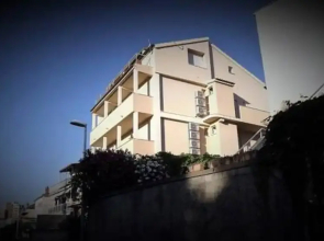 Apartment 5 Double Bed & Bidet Sleeps 2 Guests