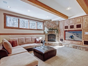 Mountain Majesty Manor 5 Bedroom Home by RedAwning