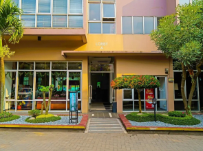 OYO Life 92774 The Edge Apartment By My Home