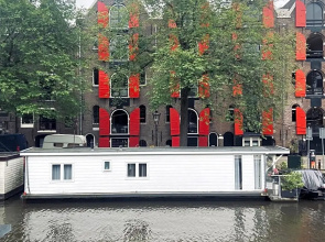 Houseboat Bonnie