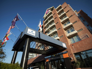 Coast Victoria Hotel & Marina by APA