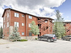7 Mi to National Park: Grand Lake Condo w/ Deck!