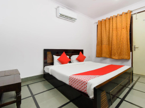 OYO 70136 Hotel Sawraj Regency