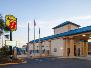 Super 8 by Wyndham Hammond