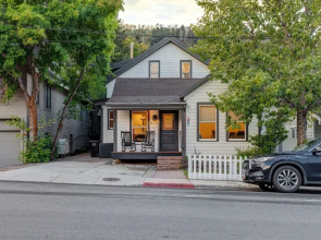 909 Park Ave 5 Bedroom Home by RedAwning