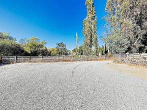 Wine Country Getaway! Modern Three-unit 2 Bedroom Cottage