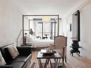 SOFAR Lake-view Hotel