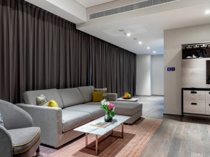 Taj Jumeirah Lakes Towers