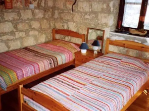 Arodaphne Cottage