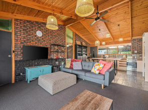 Black Pearl ~ Industrial-Chic in Silver Sands