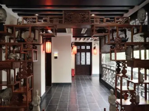 Shangsu Yuehulou Inn (Yueyang Building Scenic Area)