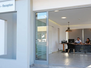 Hillside Studios & Apartments