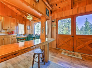 Big Bear Lake Cabin w/ Deck ~ 7 Mi to Ski Slopes!