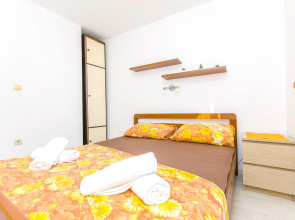 House With one Bedroom in Stari Grad, With Enclosed Garden and Wifi -