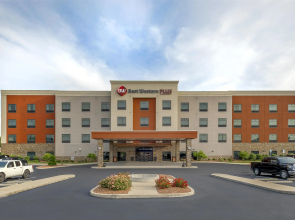 B/W Plus Elizabethtown Inn & Suites