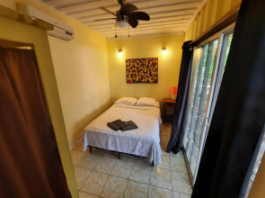 Roatan Backpackers' Hostel