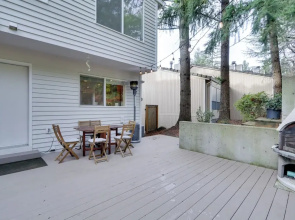 Lake Oswego Home w/ Deck 9 Mi to Downtown Portland