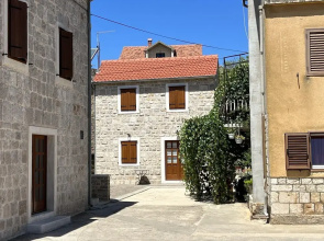 House Tia