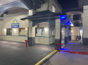 Days Inn by Wyndham Dickinson TX