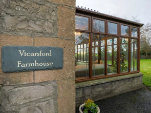 Vicarsford Farmhouse with Hot Tub near St Andrews
