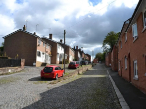 Charming 1 bed riverside apartment