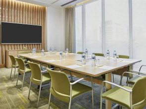 Hilton Garden Inn Dubai, Mall Avenue