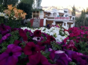 Glacier View Guest House