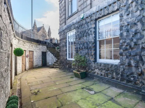 Beautifully Modernised New Town Home