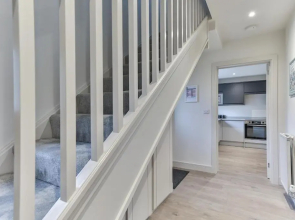 3 Bed Refurbished, Modern House, WiFi, Patio area