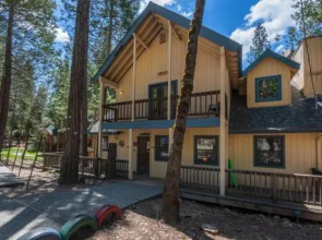 Friends Lodge - 3br/3ba Holiday Home