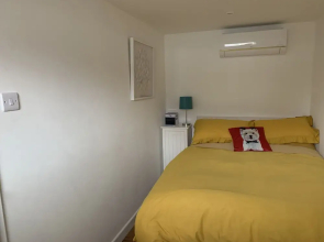 Lodge , air con , Free Parking , Mini bar