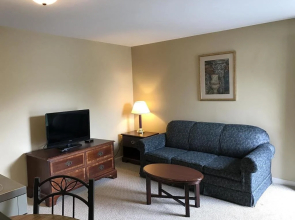 Founder's Brook Motel and Suites