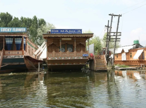 Manila Groups of Houseboats