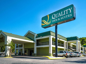Quality Inn & Suites near Six Flags - Austell
