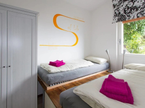 Stunning Lakeside Villa With Direct Lake Access, Mooring, Near Restaurant, Wifi, BBQ