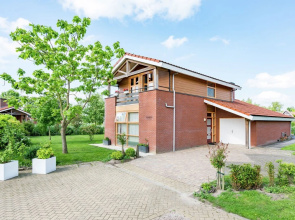 Villa in Biddinghuizen by Lake Vulwe