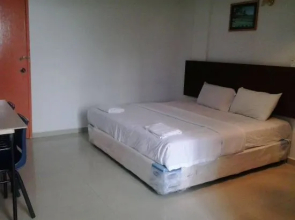 OYO 90494 Sam Huat Hotel