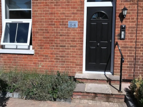 Flat 1 Helena House, 1-bed, Sleeps 2, Garden