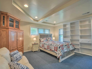 Charming Medford Getaway ~ 4 Miles to Downtown!