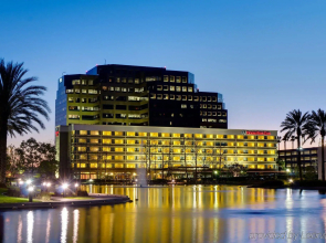 Lakeside Orange County Airport Hotel