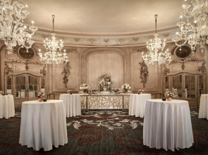 Отель The Dilly