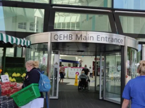 Luxury apartment in Birmingham with free parking.