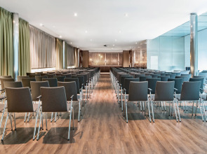 Отель Leonardo Royal Barcelona Forum