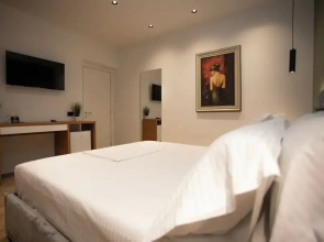 Villa Klaus Center Hotel