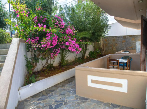 Elpida Apartments