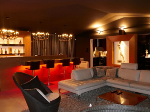 Contemporary Style With Amazing View 3-4 Br