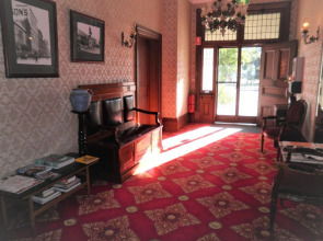 Princes Lodge Motel